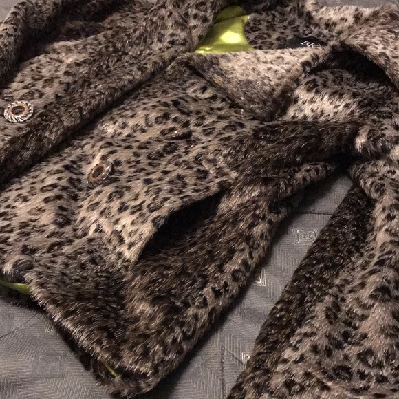 BKE outerwear - Leopard print button front faux fur coat. - Picture 8 of 8